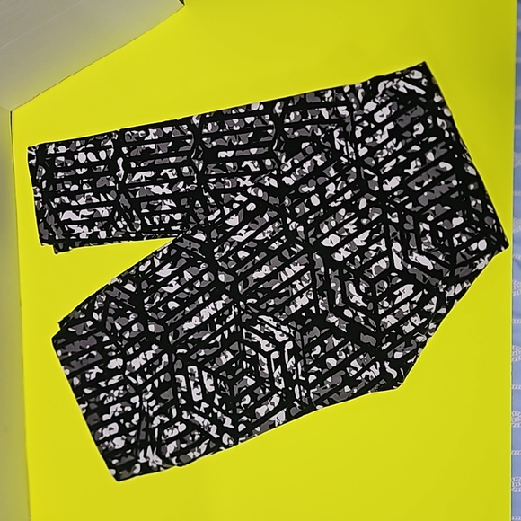 2 pair of LuLaRoe Tall & Curvy - Great Condition - Picture 7 of 11